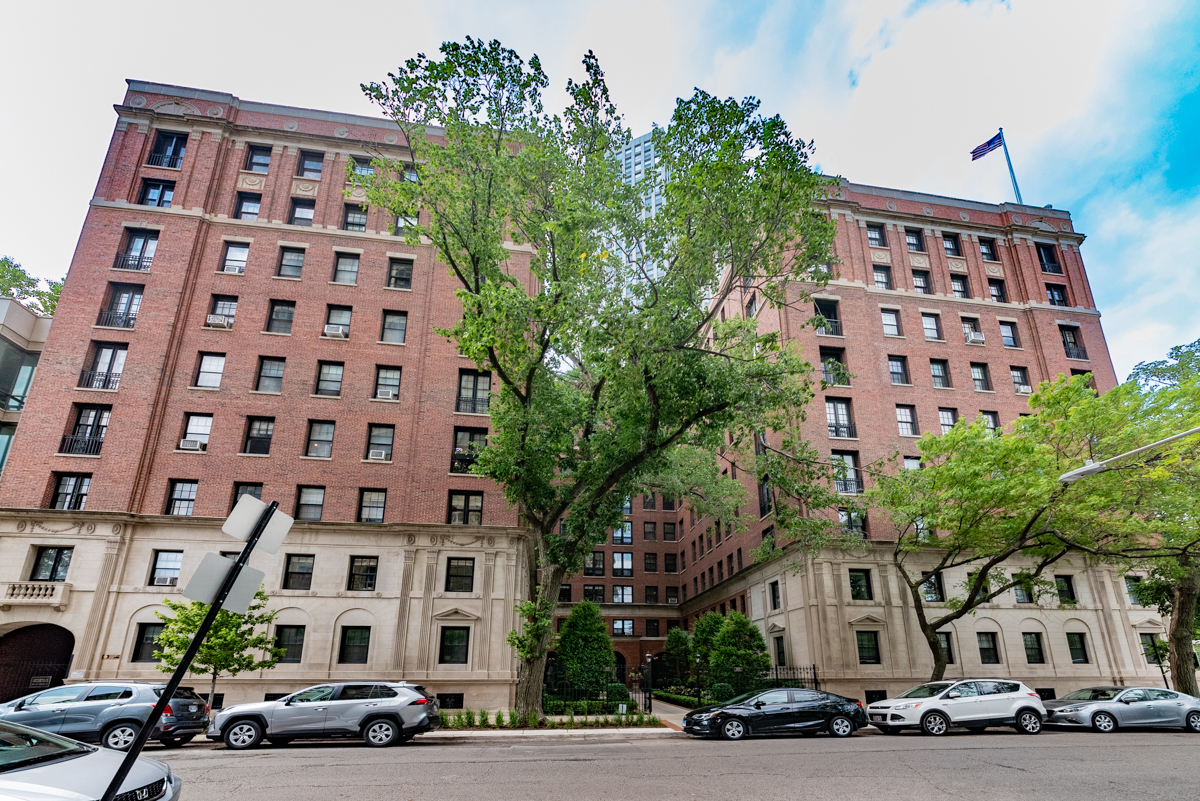 400 West Deming Place, Unit 2P Chicago, IL 60614 - Photo 1 of 9