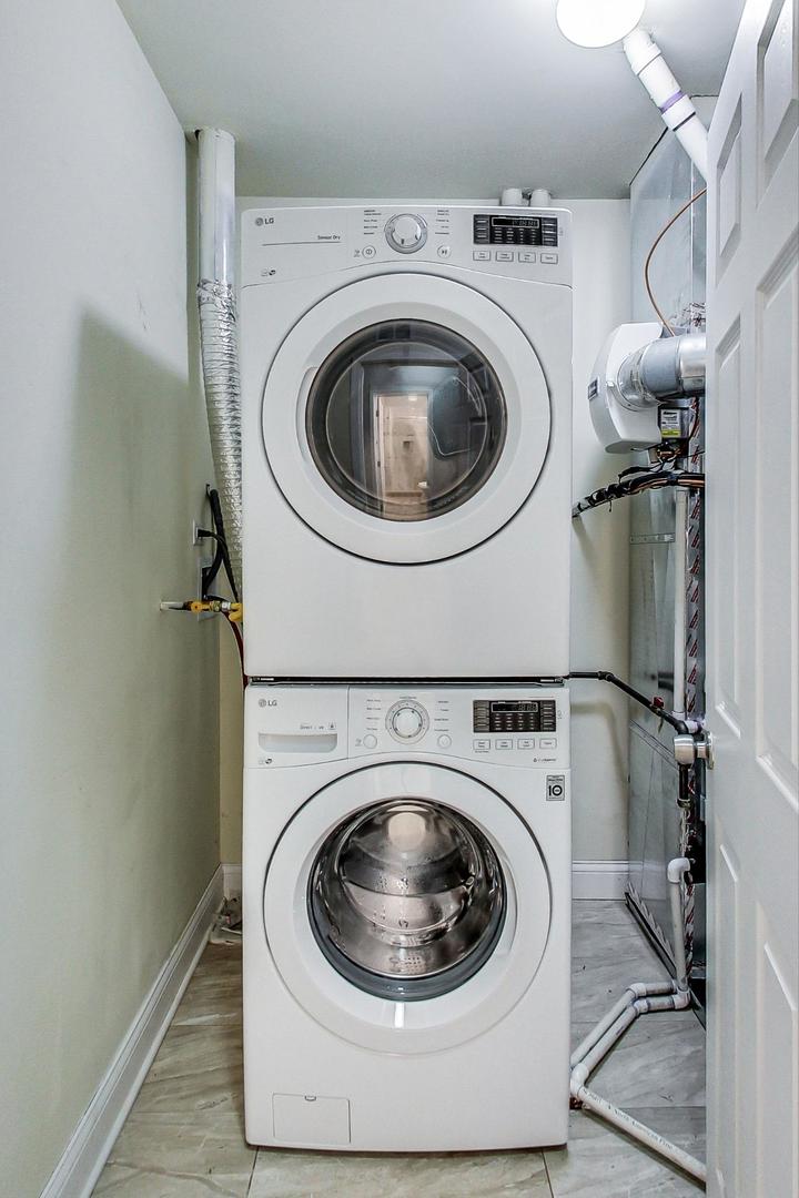 2325 West Taylor Street, Unit 2 Chicago, IL 60612 - Photo 18 of 19 a utility room with dryer and washer