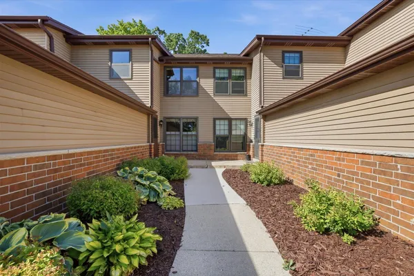 $249,900 | 8116 Forest Hills Circle, Unit 8116, Franklin, WI 53132