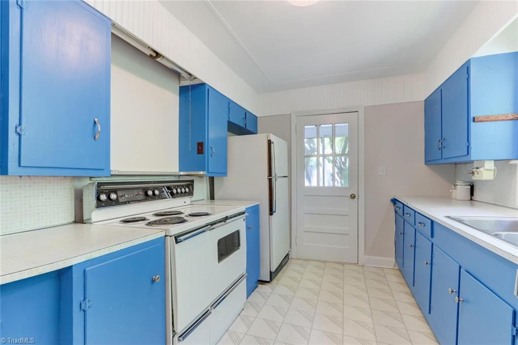 520 South Holden Road Greensboro, NC 27407 - Photo 6 of 26