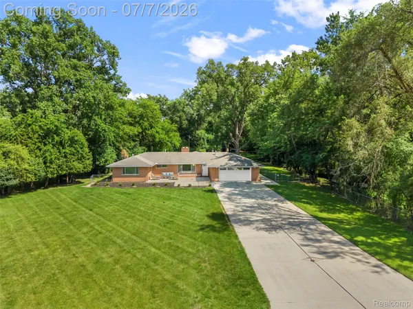 $399,900 | 25555 Forestview Drive, Southfield, MI 48033