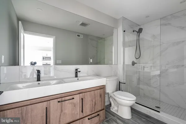 $2,500 | 2401 Washington Avenue, Unit 3C, Philadelphia, PA 19146