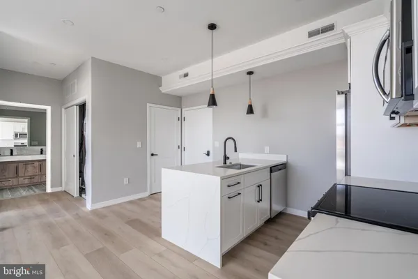 $2,500 | 2401 Washington Avenue, Unit 3C, Philadelphia, PA 19146