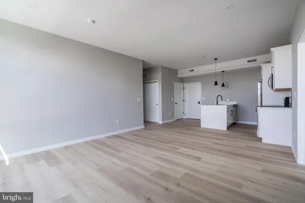 $2,500 | 2401 Washington Avenue, Unit 3C, Philadelphia, PA 19146