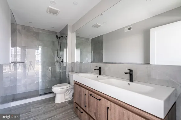 $2,500 | 2401 Washington Avenue, Unit 3C, Philadelphia, PA 19146