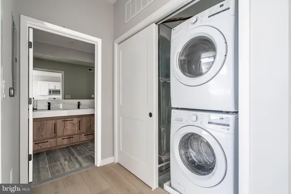 $2,500 | 2401 Washington Avenue, Unit 3C, Philadelphia, PA 19146