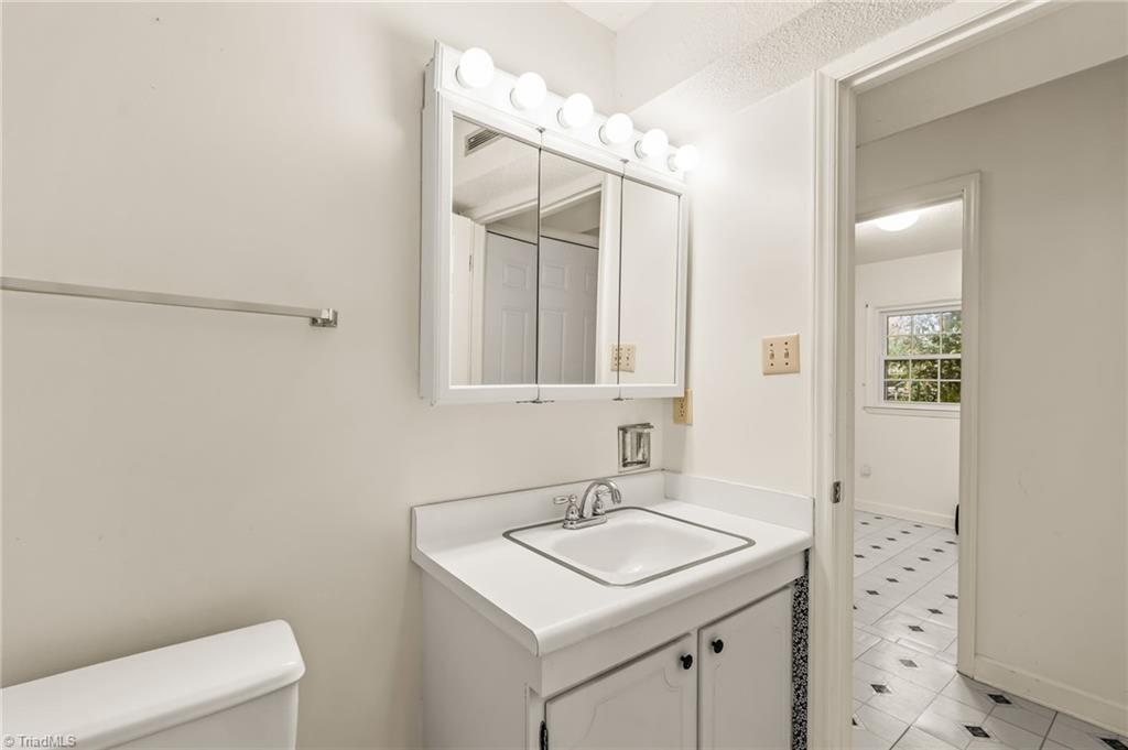 2302 Gordon Road High Point, NC 27265 - Photo 28 of 41 Gallery Image 28