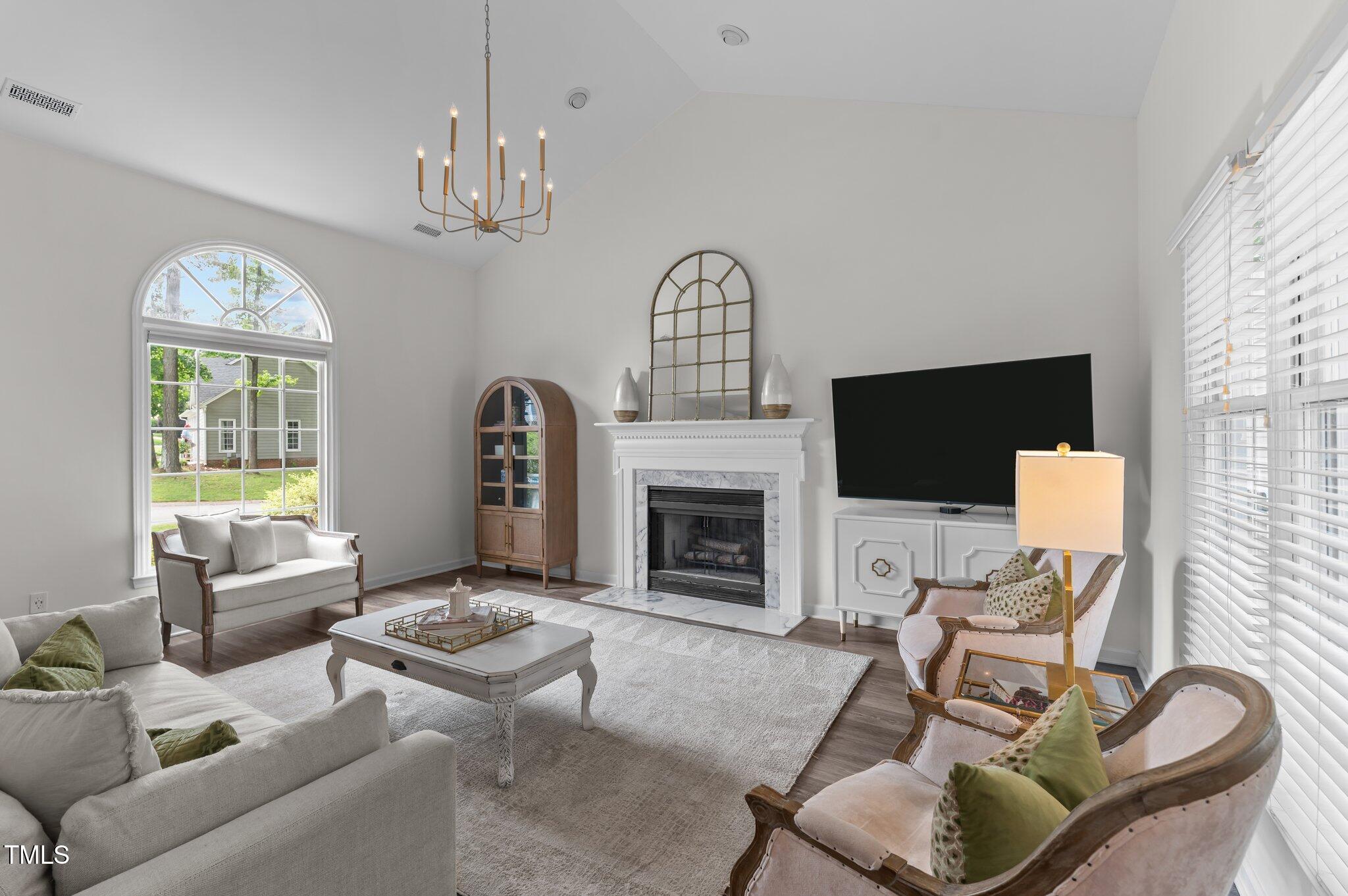12117 Inglehurst Drive Raleigh, NC 27613 - Photo 4 of 29 23-web-or-mls-DSC_9610