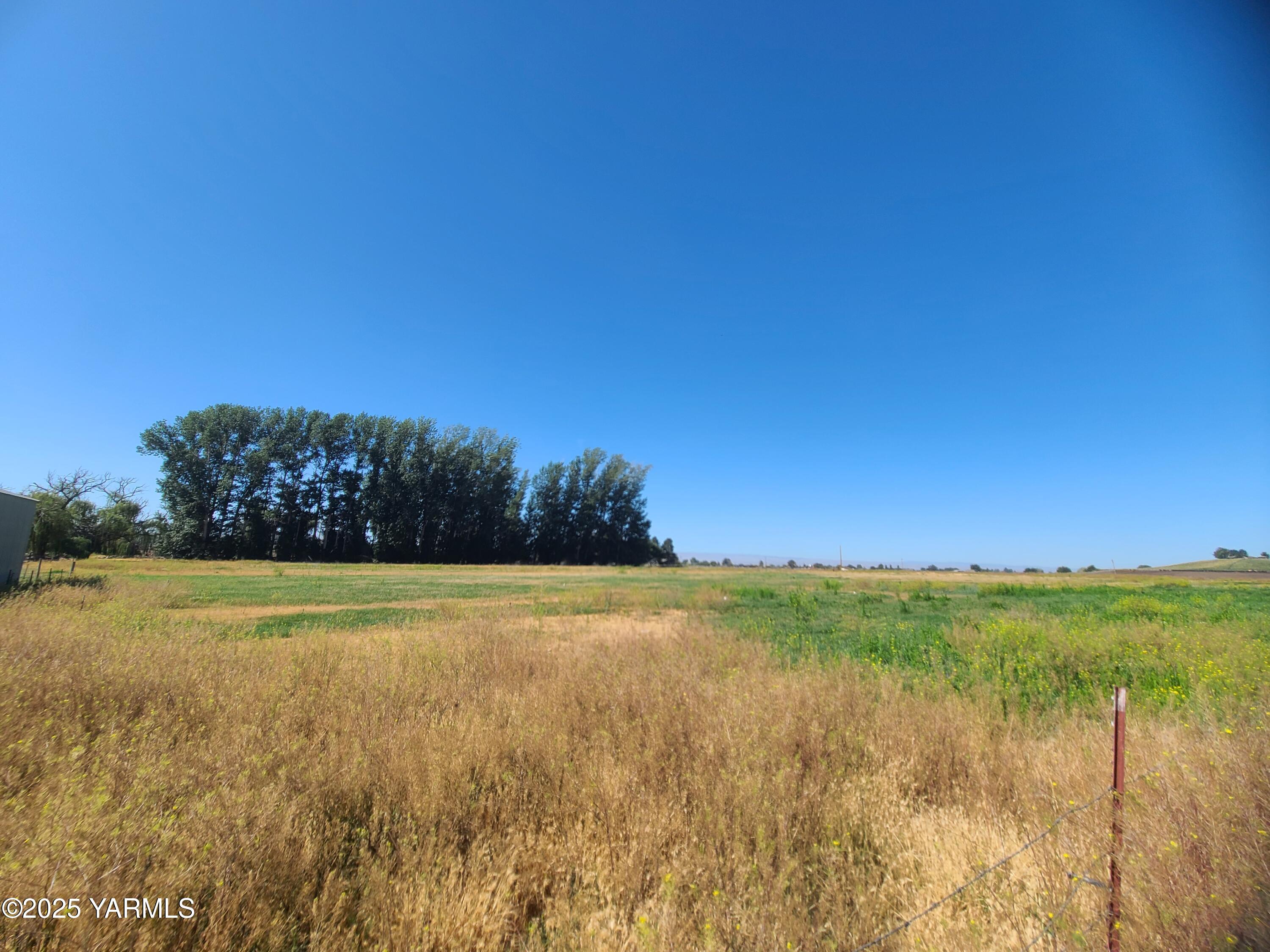 280 Duffy Road Sunnyside, WA 98944 - Photo 12 of 21 a view of an ocean from a yard