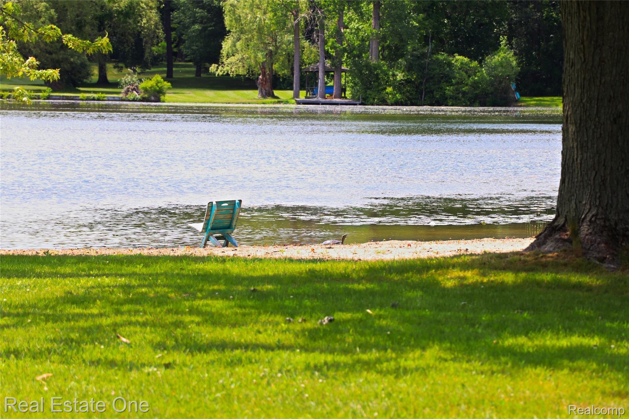 1945 Dawn Ridge Road Walled Lake, MI 48390 - Photo 43 of 46 IMG_2154.jpg
