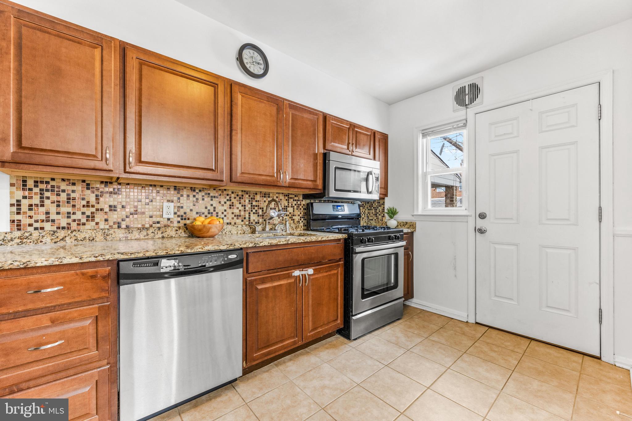 7210 Stratton Way Baltimore, MD 21224 - Photo 8 of 23 Gallery Image 8