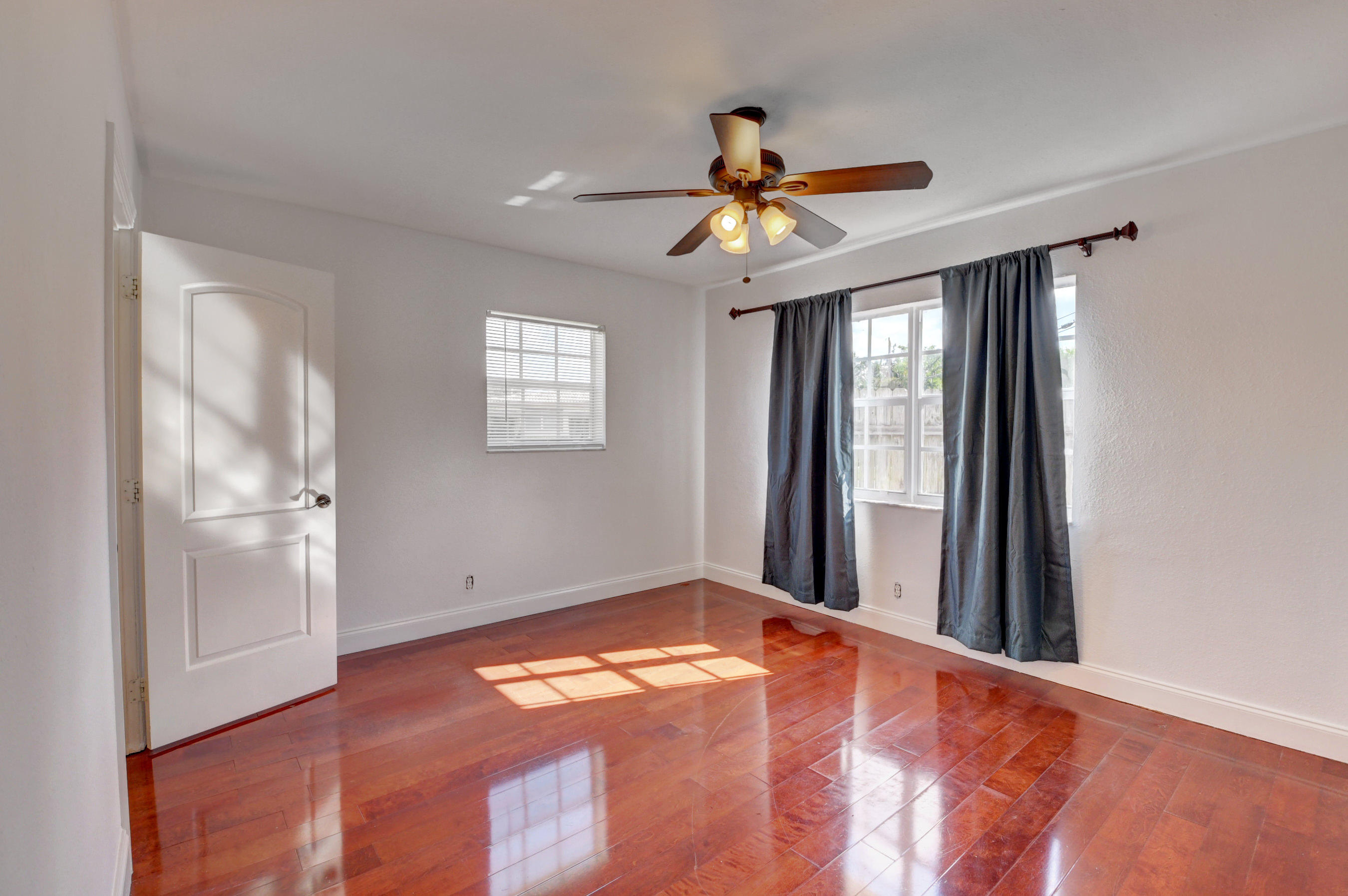 1100 West Camino Real Boca Raton, FL 33486 - Photo 23 of 35 Guest Room 1