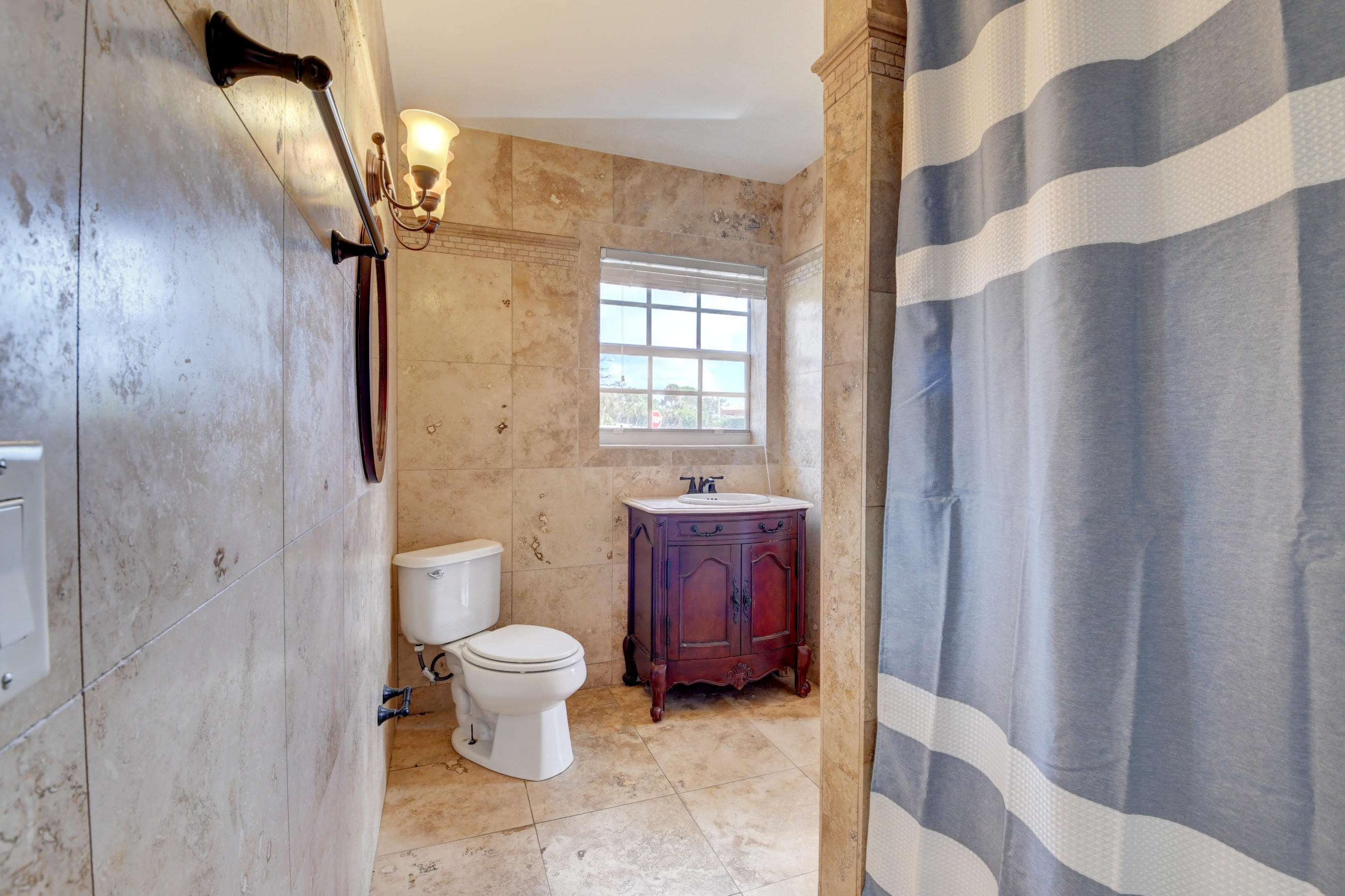 1100 West Camino Real Boca Raton, FL 33486 - Photo 27 of 35 Spacious Guest Bath