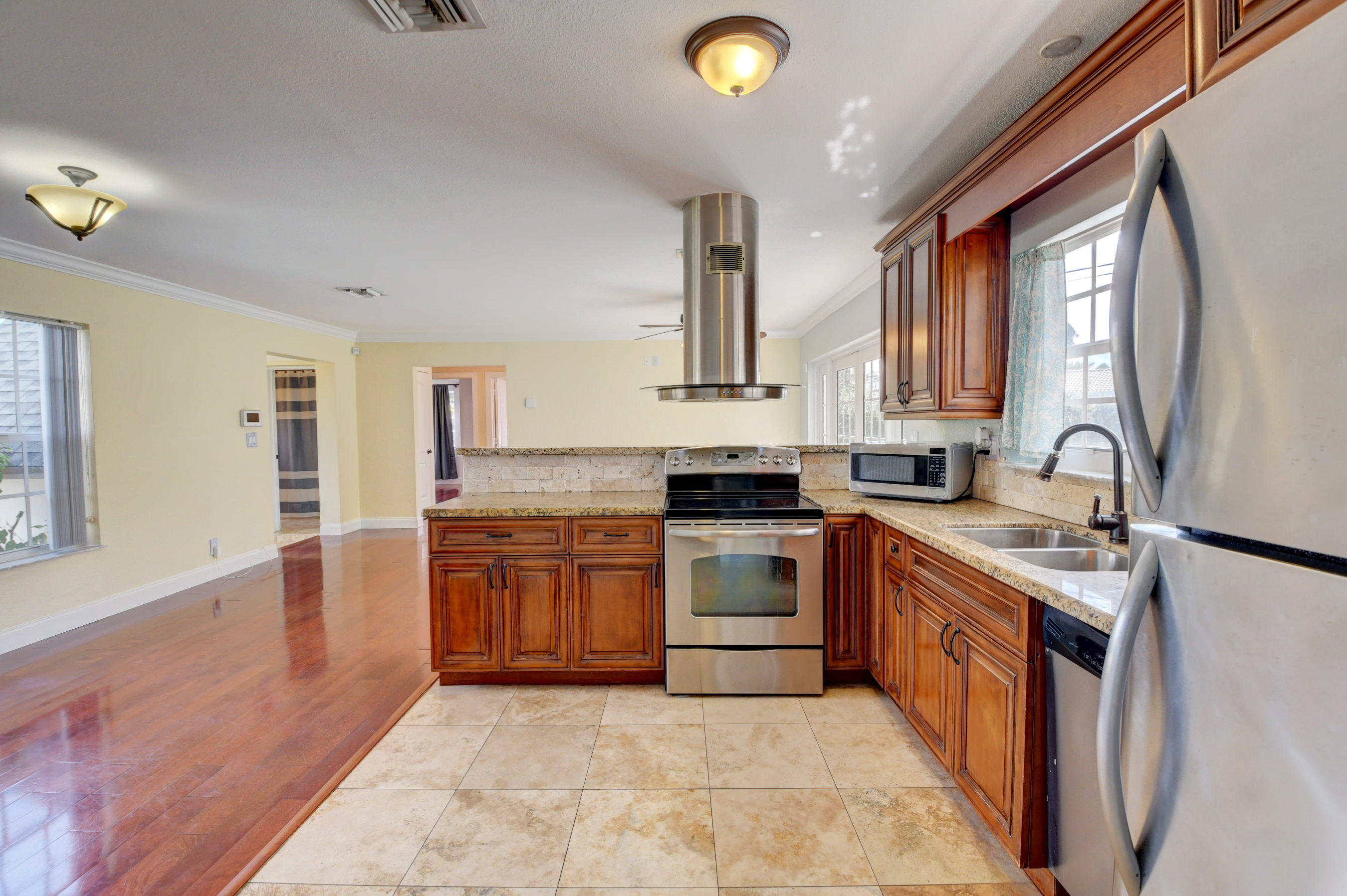1100 West Camino Real Boca Raton, FL 33486 - Photo 9 of 35 Lots of Light