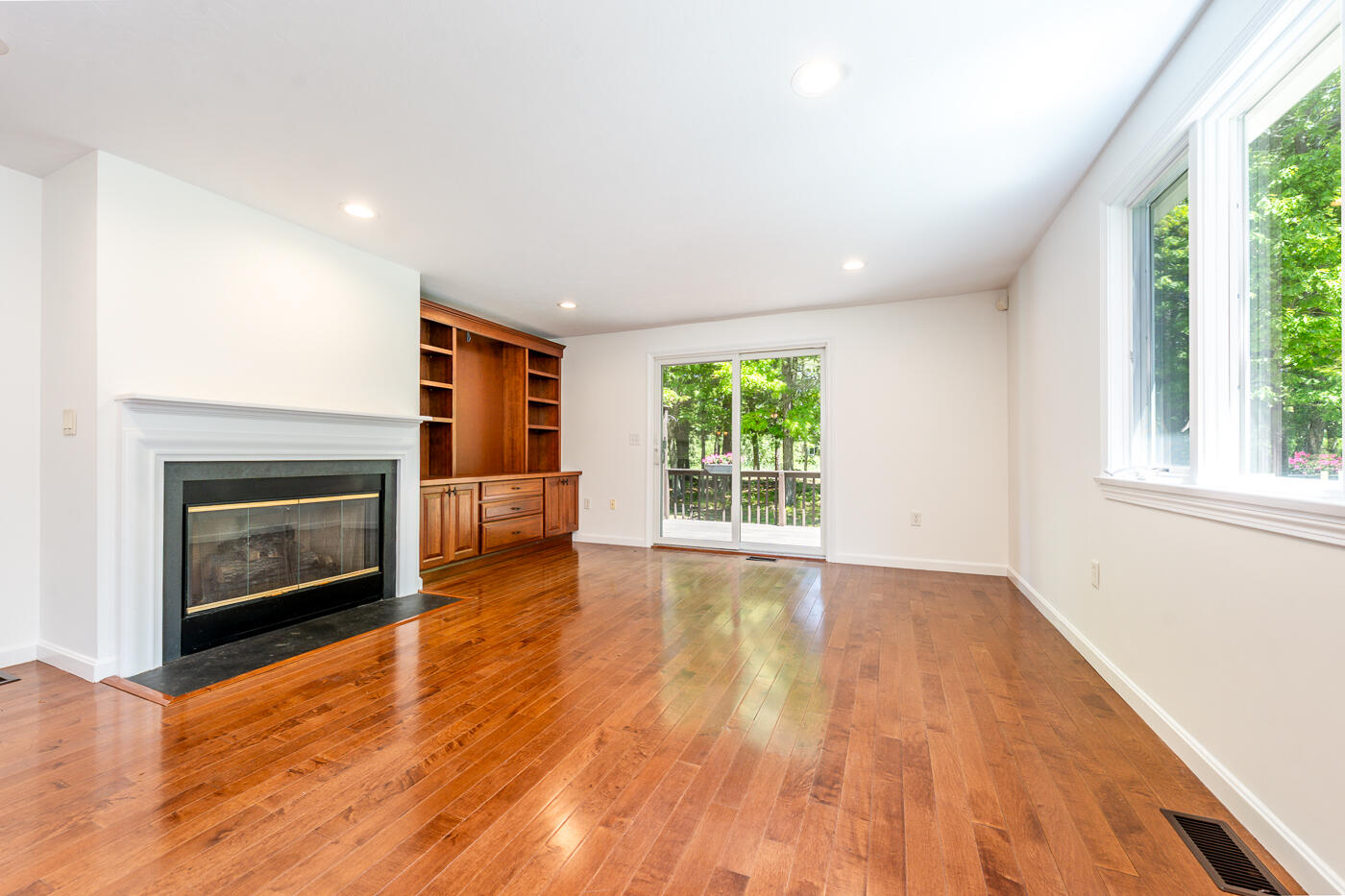 9 Longwood Road Mashpee, MA 02649 - Photo 14 of 41 Living