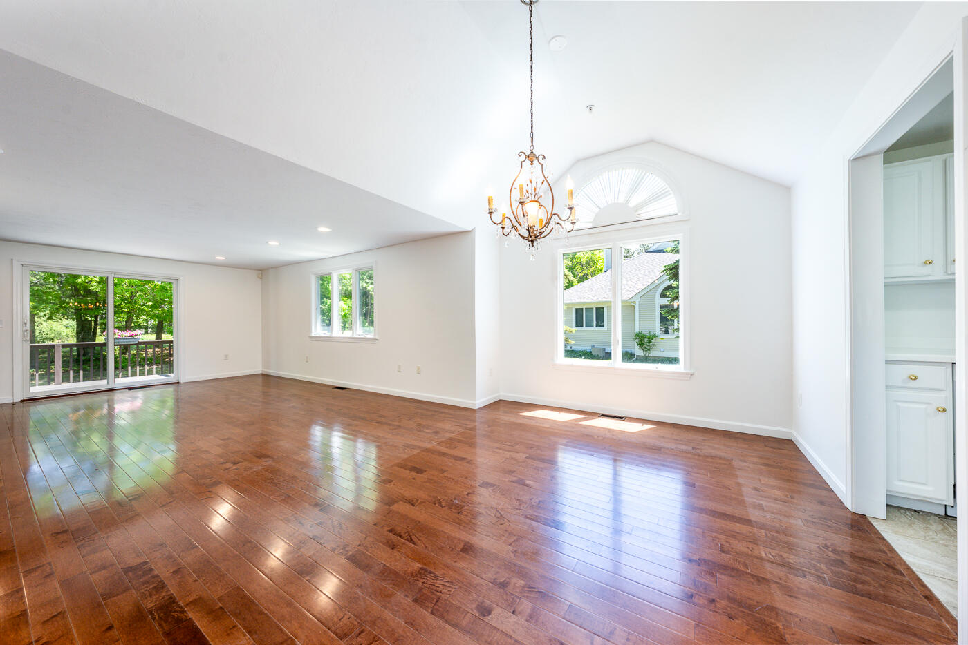 9 Longwood Road Mashpee, MA 02649 - Photo 8 of 41 Dining/living