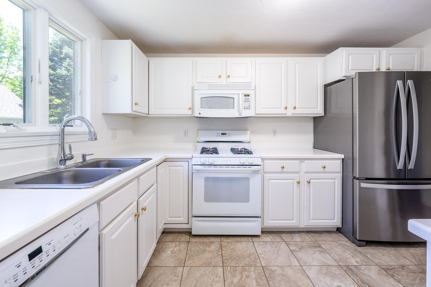 9 Longwood Road Mashpee, MA 02649 - Photo 9 of 41 Kitchen