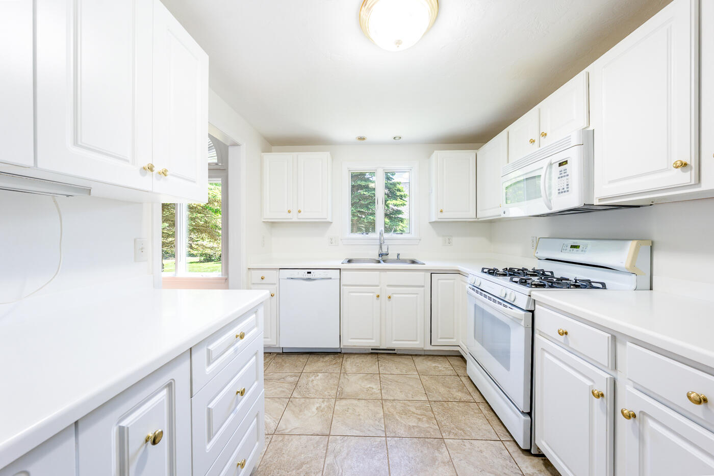 9 Longwood Road Mashpee, MA 02649 - Photo 10 of 41 Kitchen
