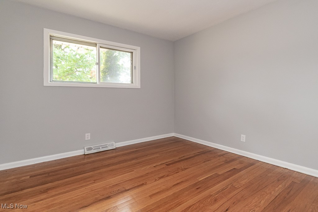 32609 Knobel Road Willowick, OH 44095 - Photo 17 of 29 Bedroom #2 with new fixtures