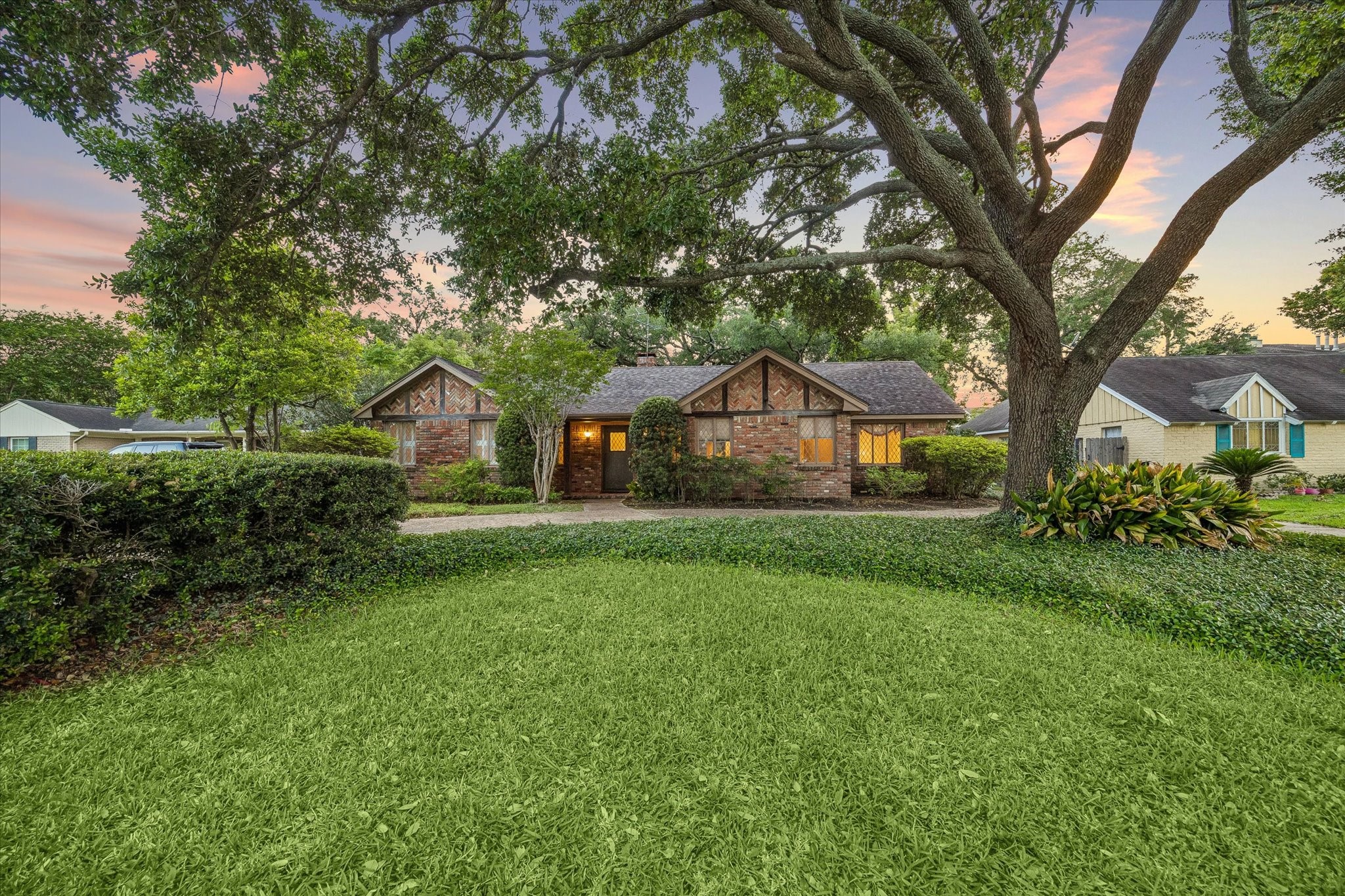2126 Chimney Rock Road Houston, TX 77057 - Photo 2 of 30