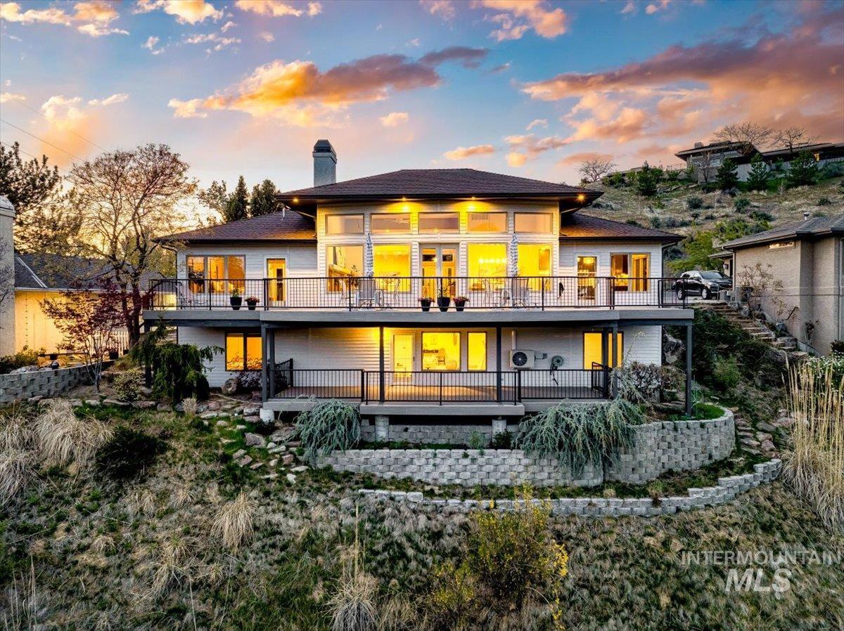 201 West Thornberry Dr  