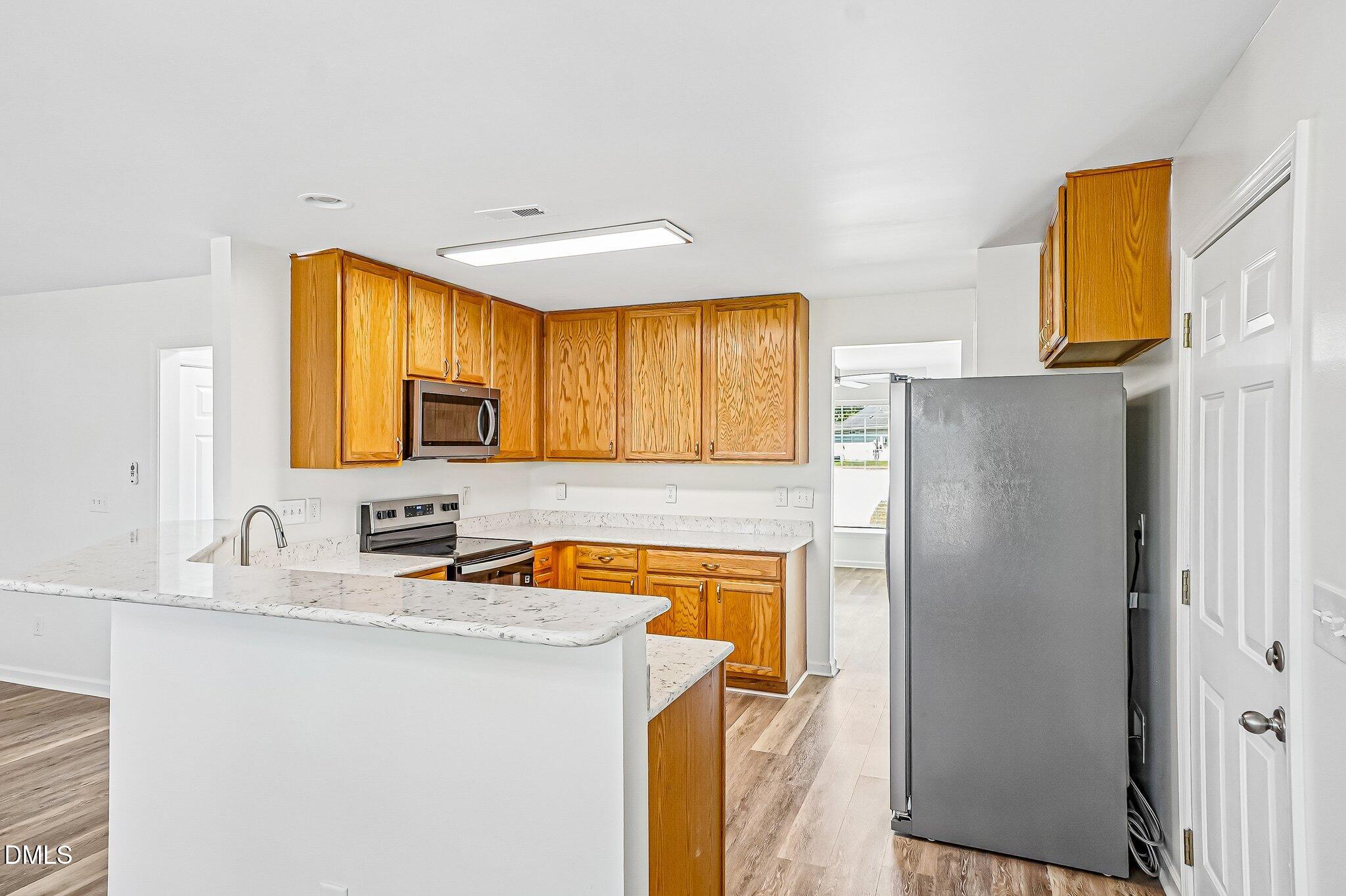 1404 Springshire Court Raleigh, NC 27610 - Photo 7 of 28 11-web-or-mls-Springshire Ct-S1505-011