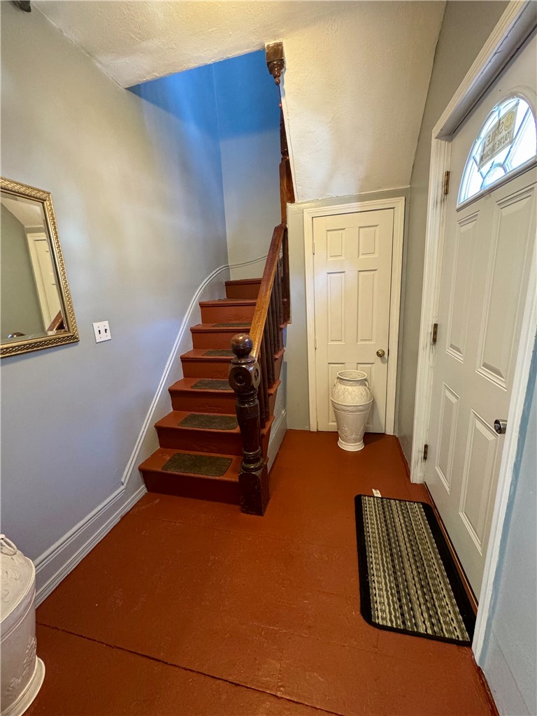166 Lowell Avenue Providence, RI 02909 - Photo 8 of 30