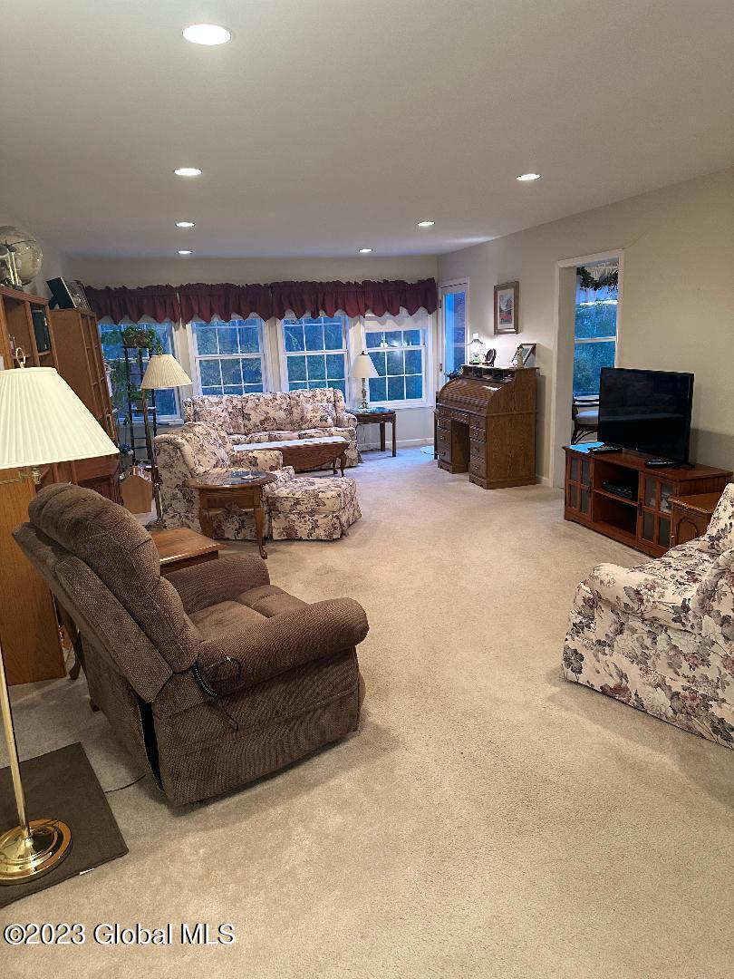 330 Shufelt Road Schodack, NY 12123 - Photo 12 of 22 330lr1