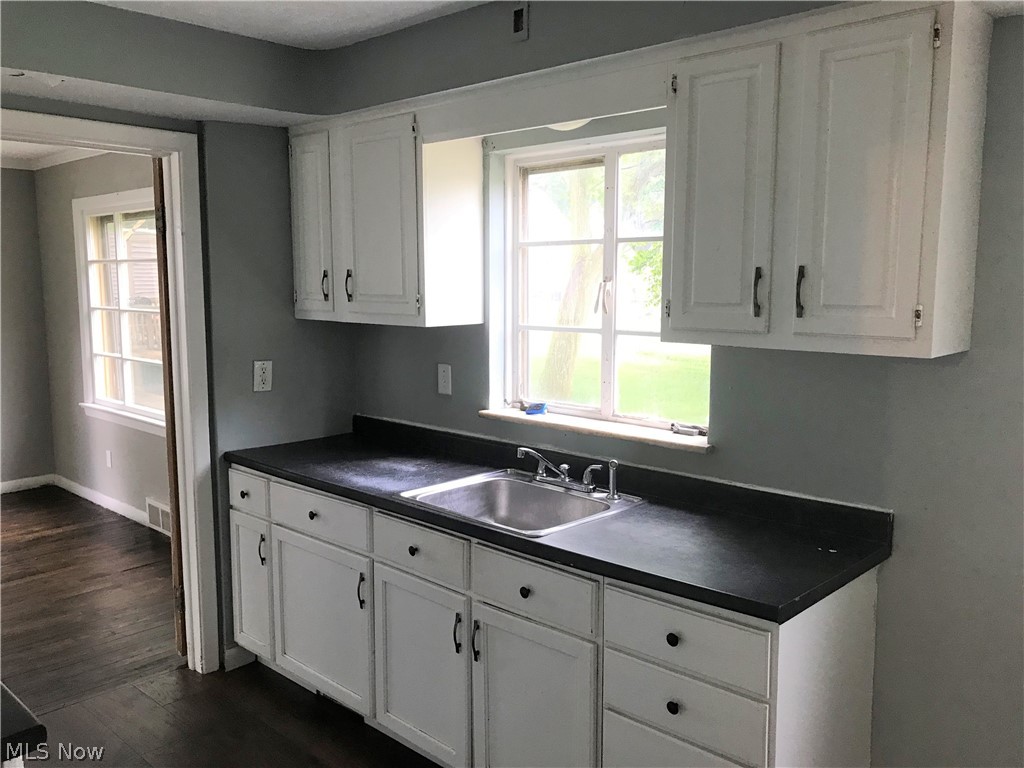 664 Quilliams Road Cleveland Heights, OH 44121 - Photo 7 of 14