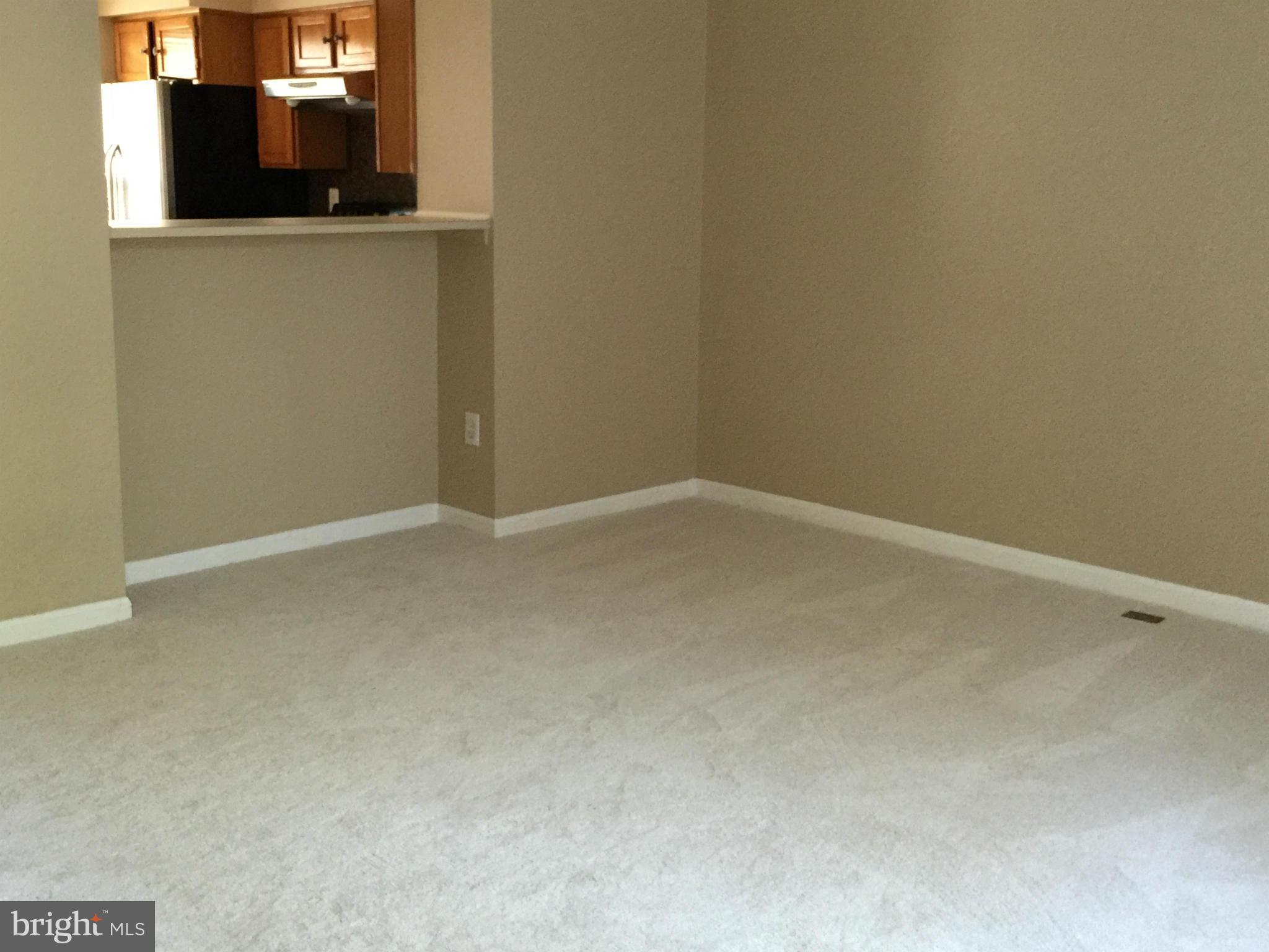 9406 Joleon Road Randallstown, MD 21133 - Photo 3 of 29 Living Room