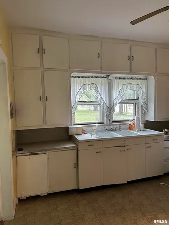 $52,500 | 25 South Walnut Street, Tamaroa, IL 62888