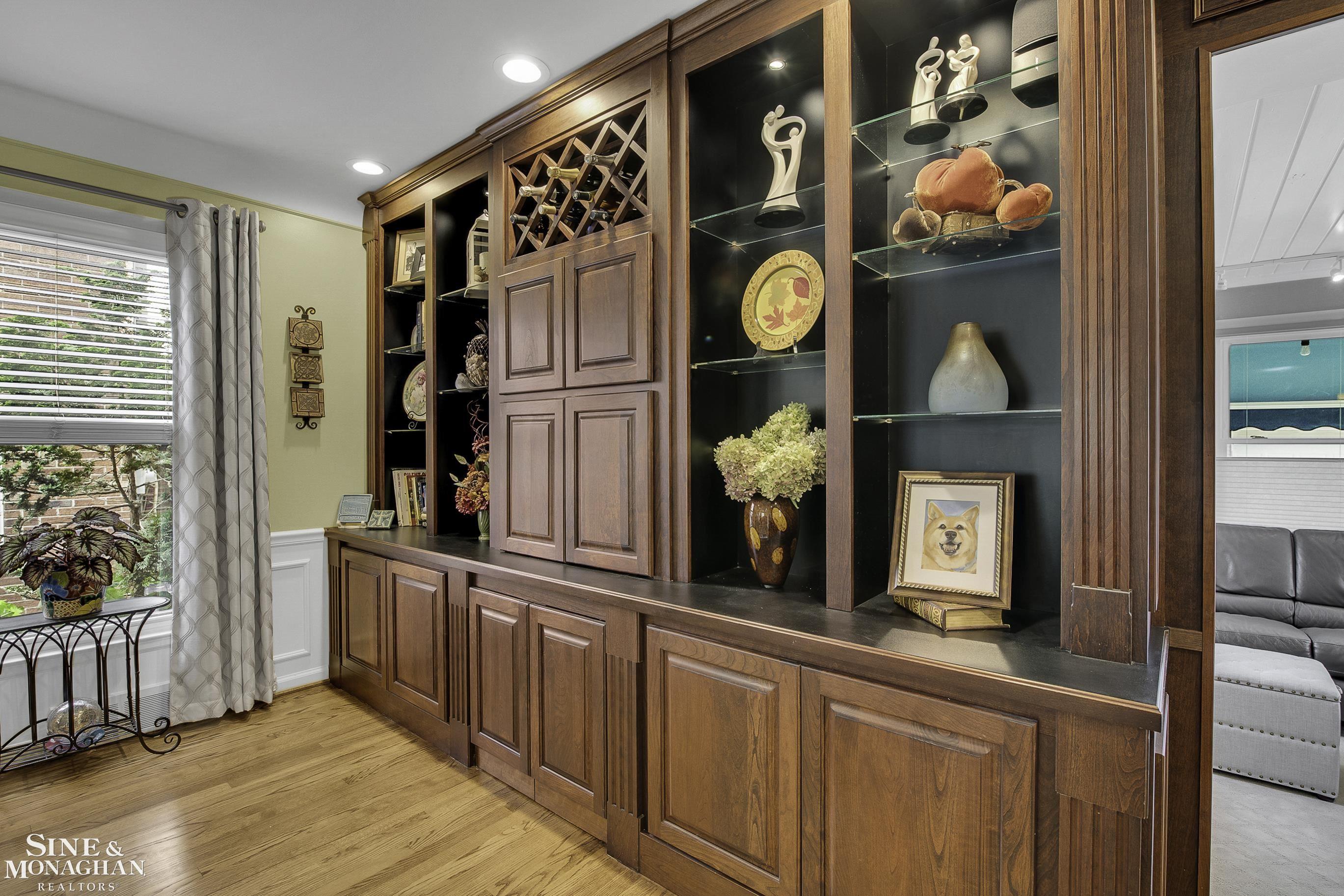 1956 Severn Road Grosse Pointe, MI 48236 - Photo 8 of 40 50126330-7.JPG