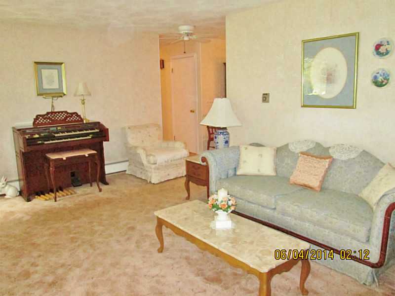 242 Harris Road Smithfield, RI 02917 - Photo 11 of 24 Living Room.