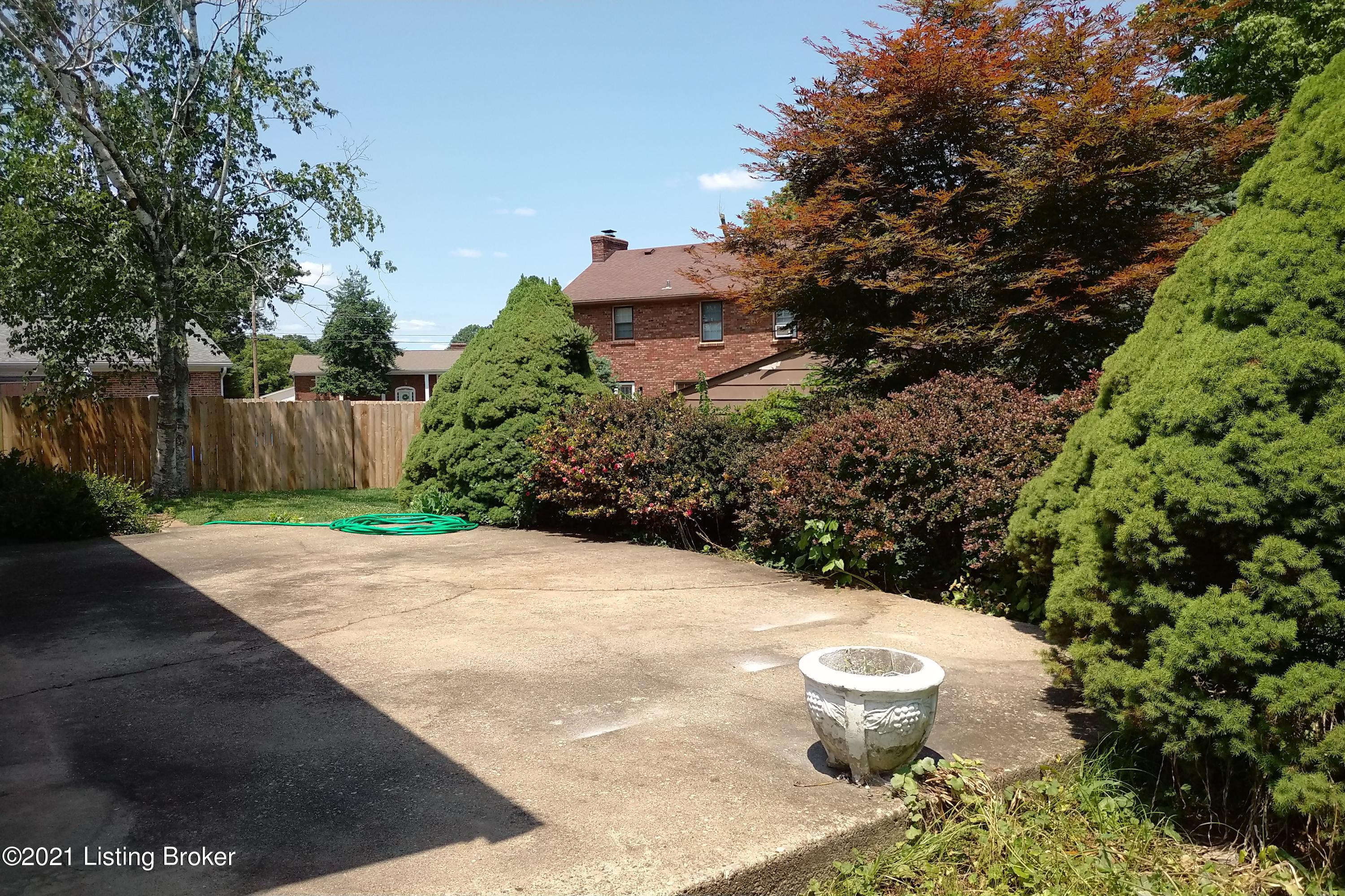 6503 Ridge Cliff Road Louisville, KY 40228 - Photo 5 of 55 BackView6