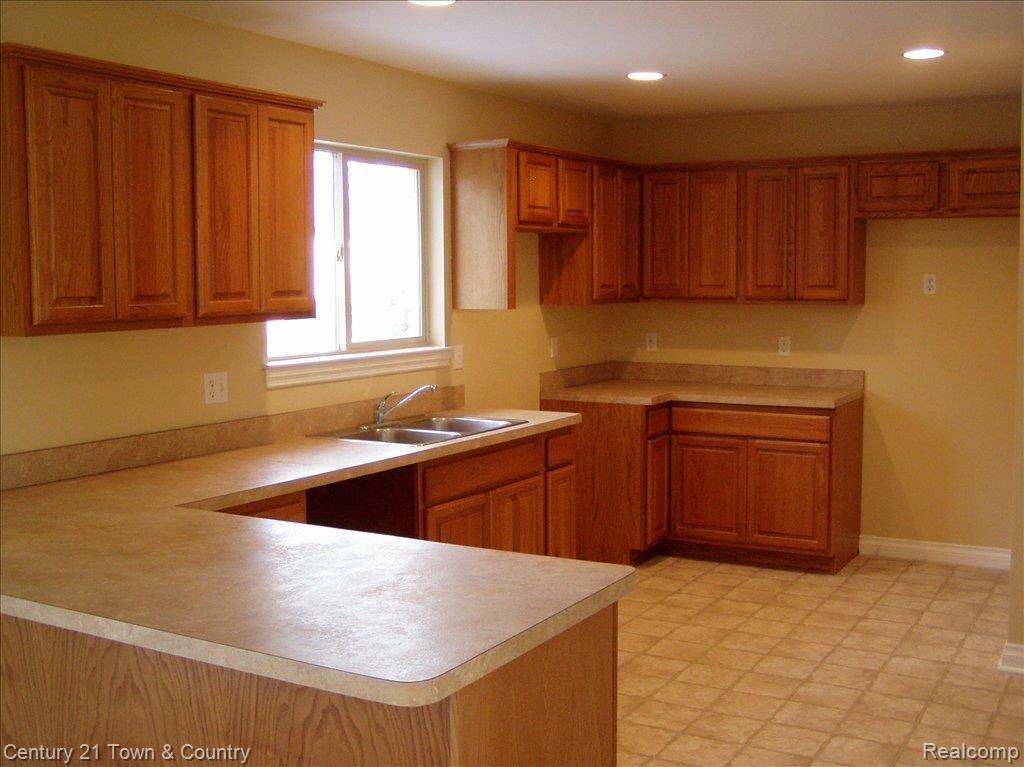 3257 East 11 Mile Road, Unit 8 Warren, MI 48092 - Photo 3 of 12 KITCHEN