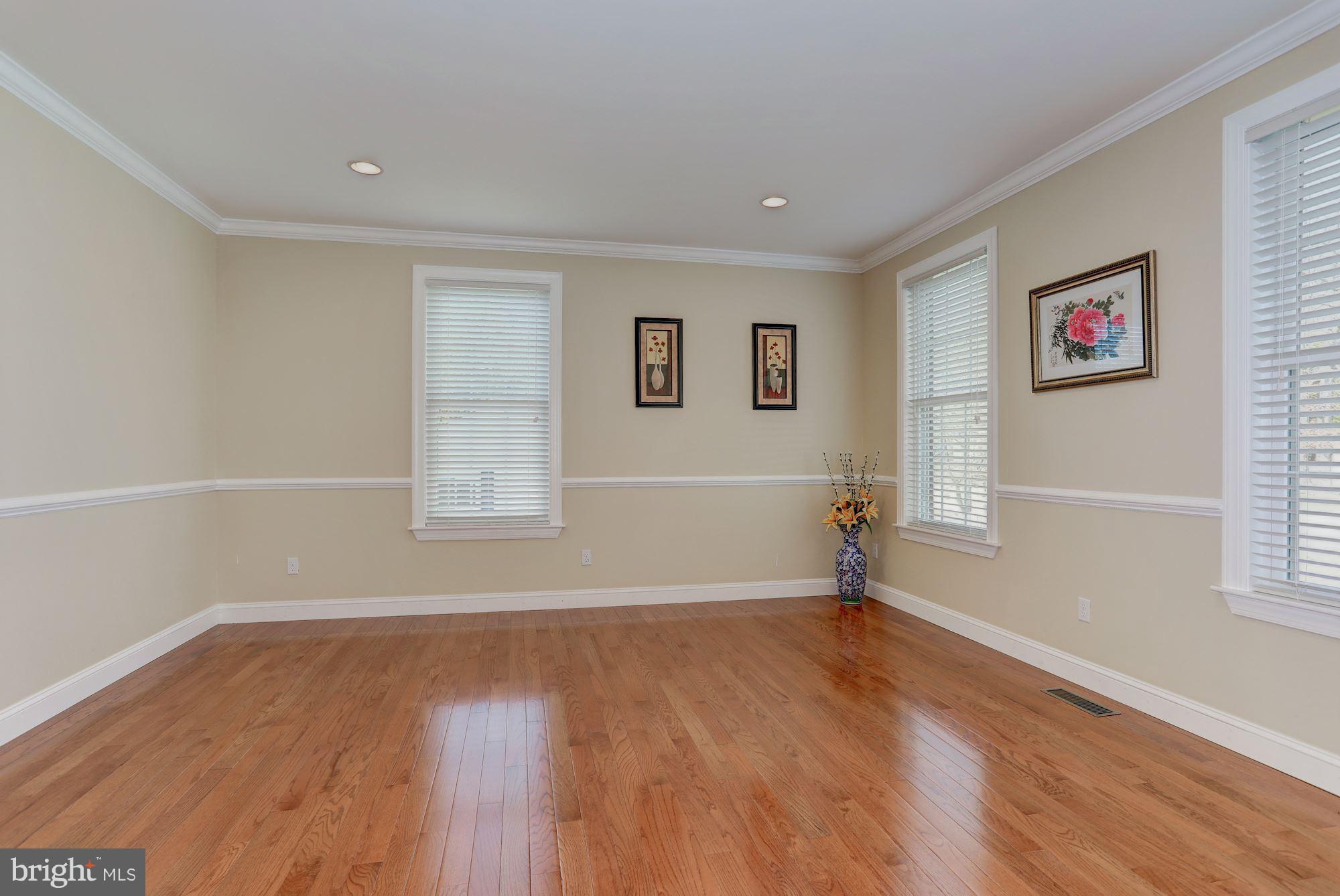 8725 Redman Street Springfield, VA 22153 - Photo 3 of 30 Living Room