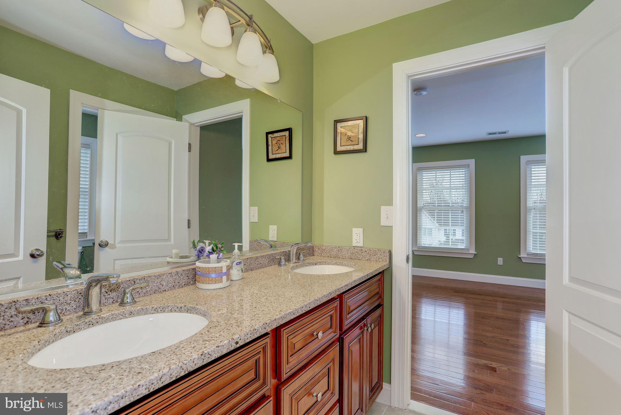 8725 Redman Street Springfield, VA 22153 - Photo 24 of 30 Bath