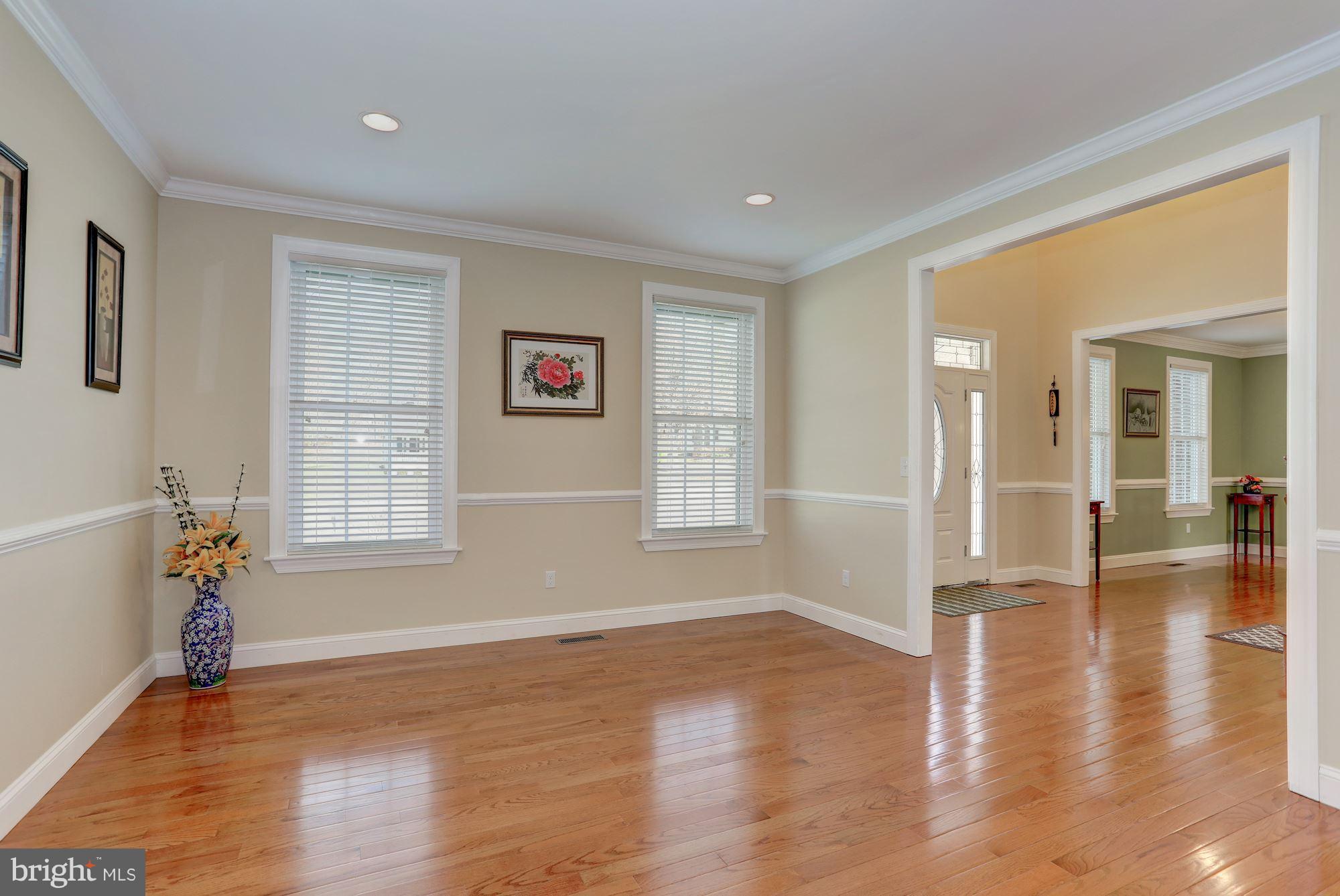 8725 Redman Street Springfield, VA 22153 - Photo 4 of 30 Living Room