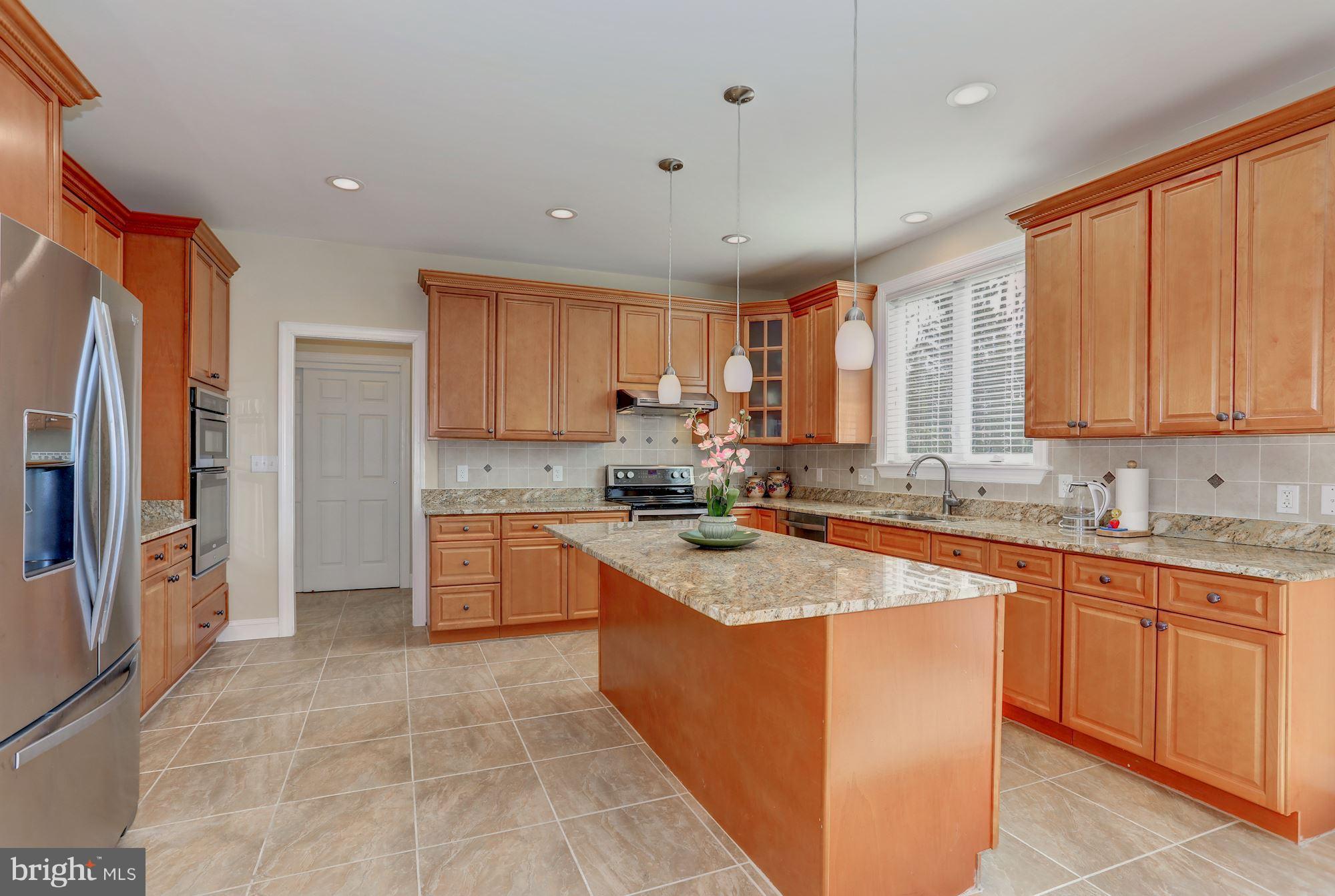 8725 Redman Street Springfield, VA 22153 - Photo 6 of 30 Kitchen