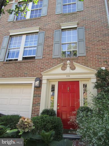 916 Rolfe Place Alexandria, VA 22314 - Photo 13 of 19 Exterior (Front)