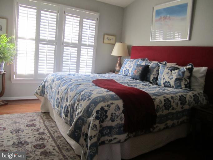 916 Rolfe Place Alexandria, VA 22314 - Photo 3 of 19 Bedroom (Master)