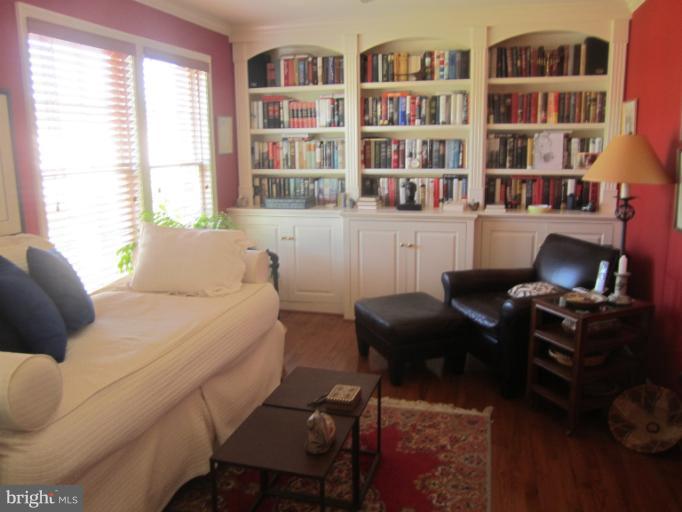 916 Rolfe Place Alexandria, VA 22314 - Photo 10 of 19 Bedroom