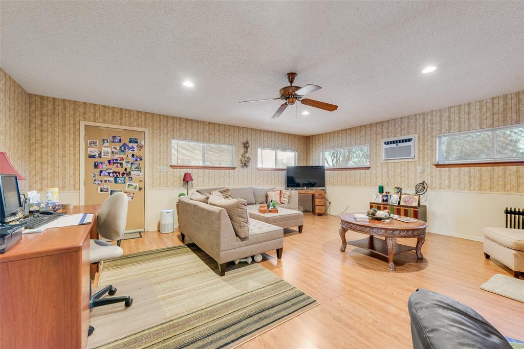 830 Mt Zion Road Midlothian, TX 76065 - Photo 24 of 36 Large Den with wood laminate flooring and ceiling fan.