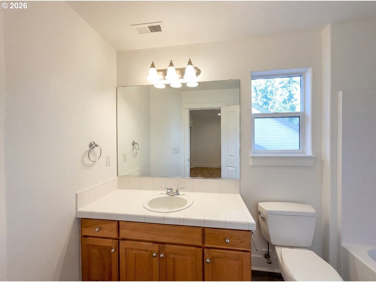 10989 Southwest Oneida Street Tualatin, OR 97062 - Photo 14 of 34