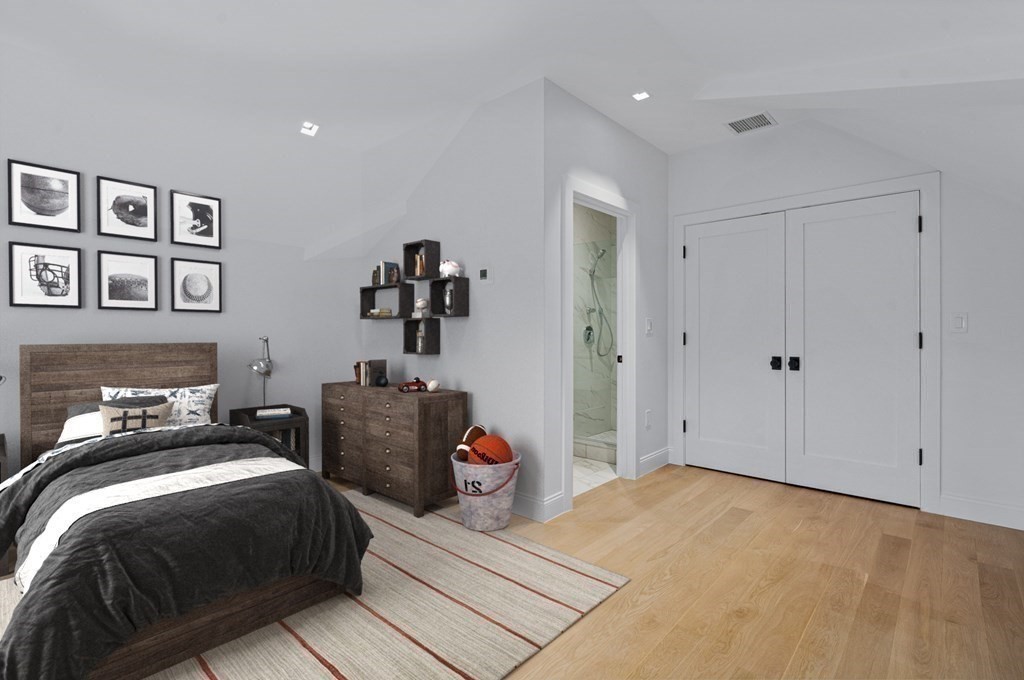 21 Crowninshield Road, Unit 5 Brookline, MA 02446 - Photo 11 of 15 Gallery Image 11