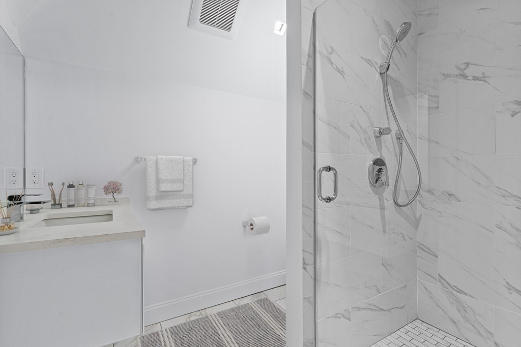 21 Crowninshield Road, Unit 5 Brookline, MA 02446 - Photo 10 of 15 Gallery Image 10