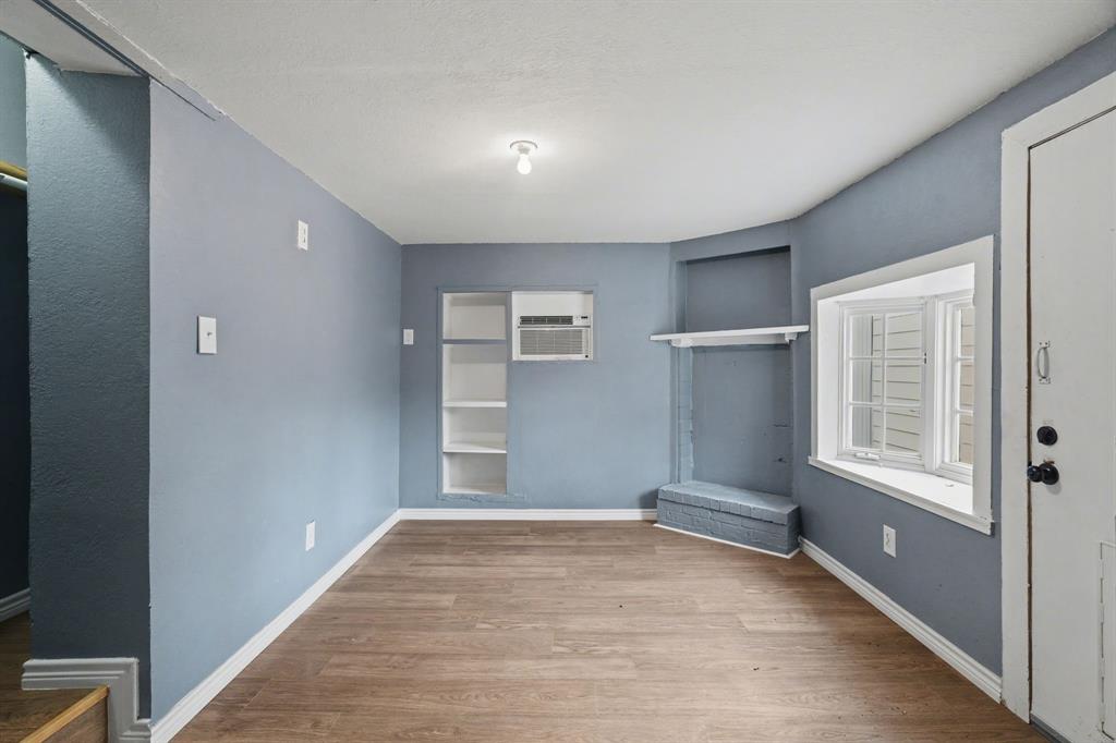 1714 East Union Bower Road Irving, TX 75061 - Photo 17 of 32 an empty room with windows and closet