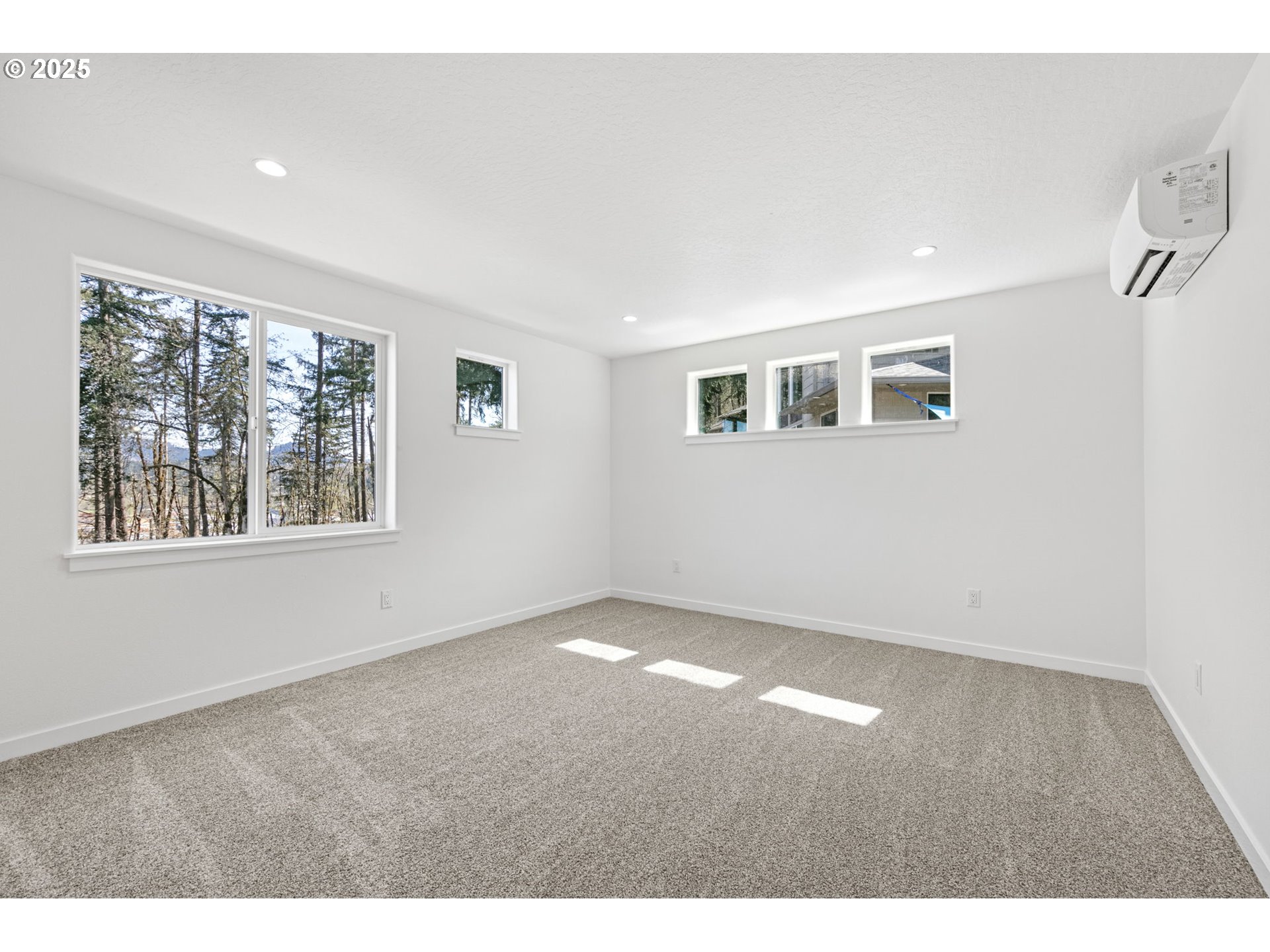 65 Bangle Court Cottage Grove, OR 97424 - Photo 21 of 44 a view of an empty room with window