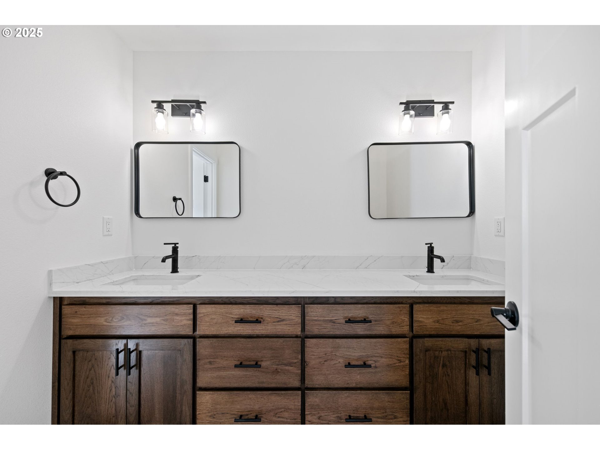 65 Bangle Court Cottage Grove, OR 97424 - Photo 25 of 44 a bathroom with a sink and a mirror