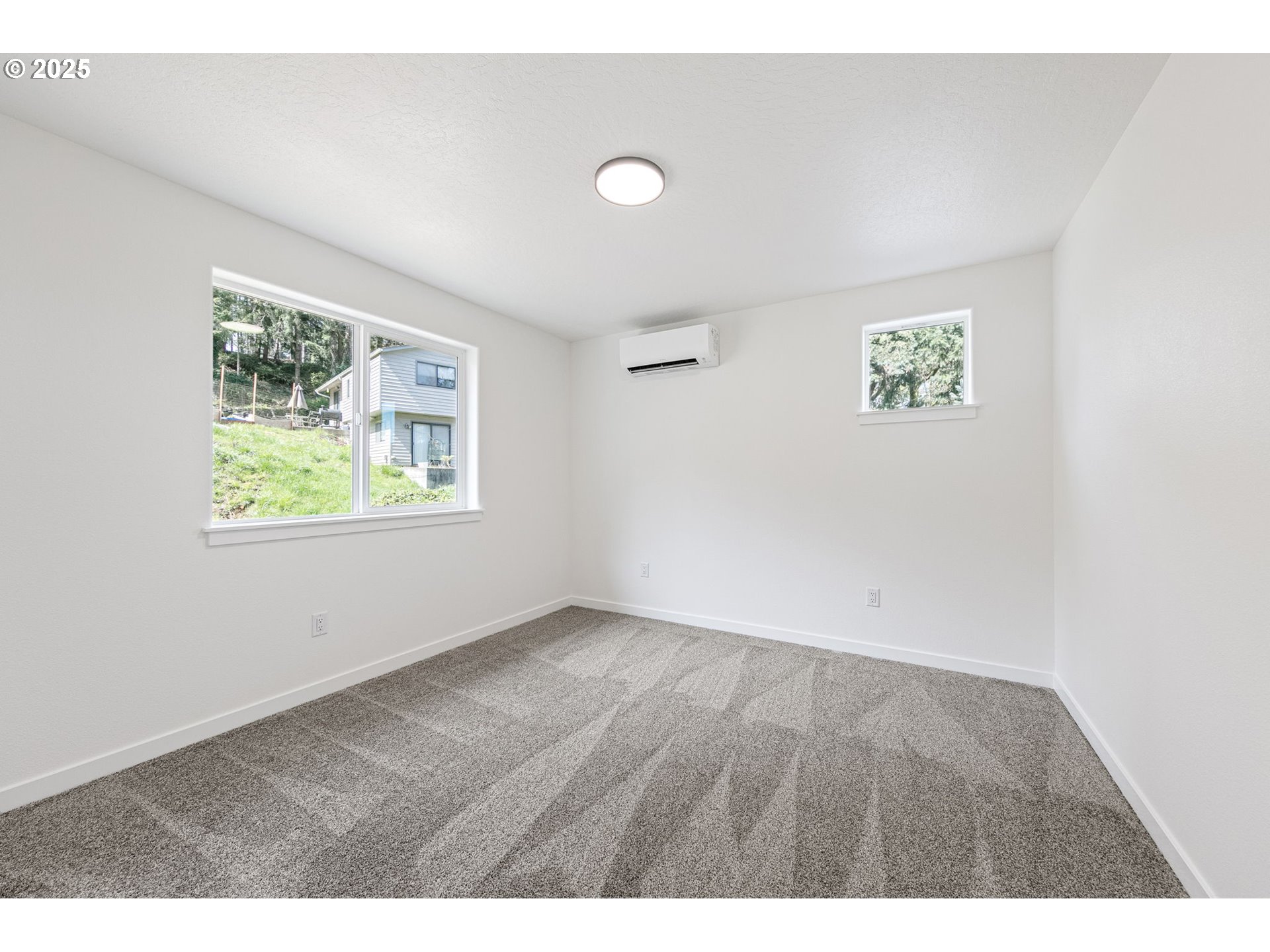 65 Bangle Court Cottage Grove, OR 97424 - Photo 28 of 44 an empty room with wooden floor and windows
